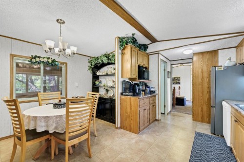 20 Josephine Avenue Sw, Redcliff, AB - Indoor Photo Showing Dining Room