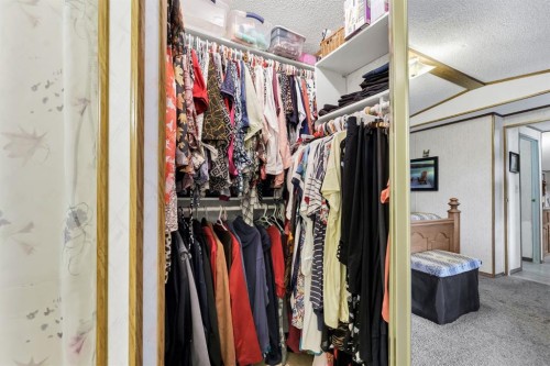 20 Josephine Avenue Sw, Redcliff, AB - Indoor With Storage