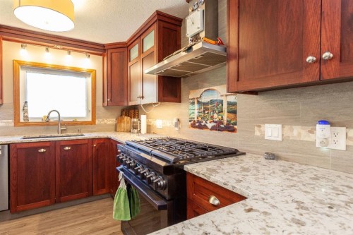 140014 Township Road 150, Rolling Hills, AB - Indoor Photo Showing Kitchen