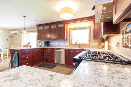 140014 Township Road 150, Rolling Hills, AB - Indoor Photo Showing Kitchen