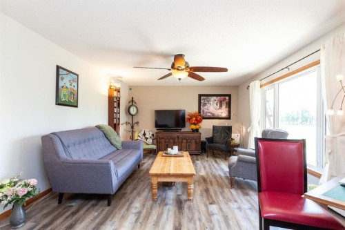140014 Township Road 150, Rolling Hills, AB - Indoor Photo Showing Living Room