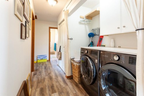 140014 Township Road 150, Rolling Hills, AB - Indoor Photo Showing Laundry Room