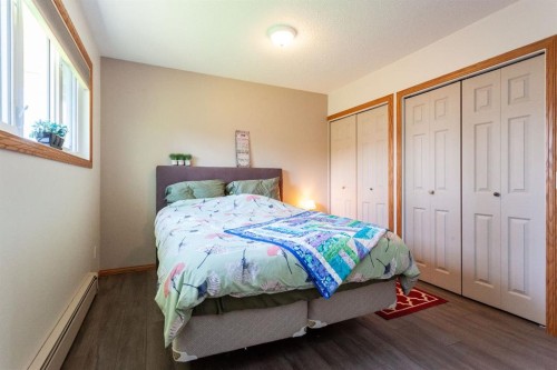 140014 Township Road 150, Rolling Hills, AB - Indoor Photo Showing Bedroom