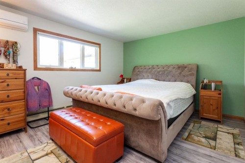 140014 Township Road 150, Rolling Hills, AB - Indoor Photo Showing Bedroom