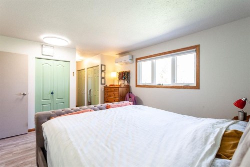140014 Township Road 150, Rolling Hills, AB - Indoor Photo Showing Bedroom