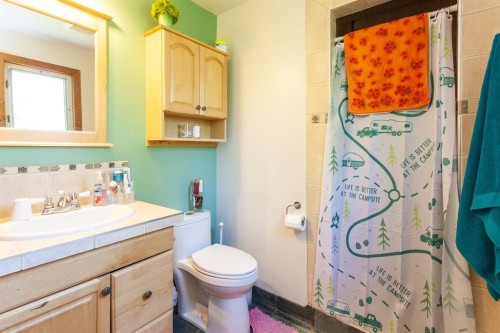 140014 Township Road 150, Rolling Hills, AB - Indoor Photo Showing Bathroom