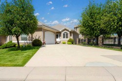8 River Ridge Drive NWMedicine Hat, AB T1A 8T3