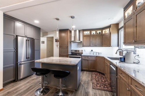 9 Rossmere Avenue Se, Medicine Hat, AB - Indoor Photo Showing Kitchen With Upgraded Kitchen