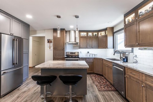 9 Rossmere Avenue Se, Medicine Hat, AB - Indoor Photo Showing Kitchen With Upgraded Kitchen