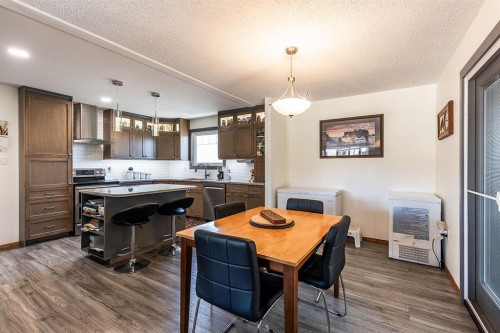 9 Rossmere Avenue Se, Medicine Hat, AB - Indoor Photo Showing Dining Room