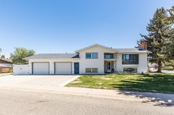9 Rossmere Avenue SEMedicine Hat, AB T1B 2P4