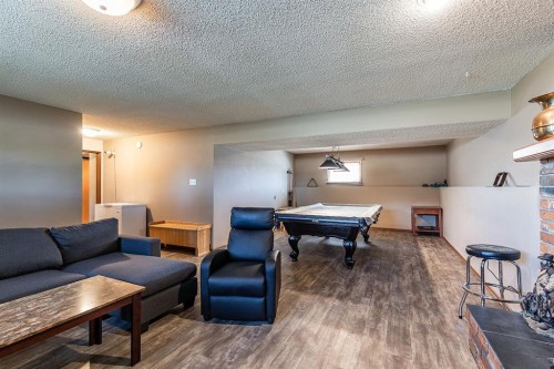 9 Rossmere Avenue Se, Medicine Hat, AB - Indoor