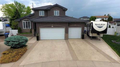 447 Spruce Way Se, Medicine Hat, AB - Outdoor
