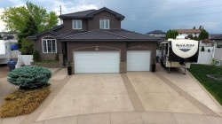 447 Spruce Way SE Medicine Hat, AB T1B 4L5