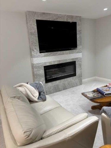 447 Spruce Way Se, Medicine Hat, AB - Indoor Photo Showing Living Room With Fireplace