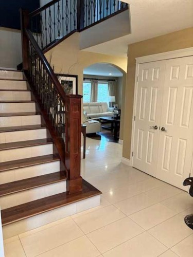 447 Spruce Way Se, Medicine Hat, AB - Indoor Photo Showing Other Room