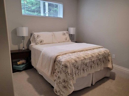 447 Spruce Way Se, Medicine Hat, AB - Indoor Photo Showing Bedroom