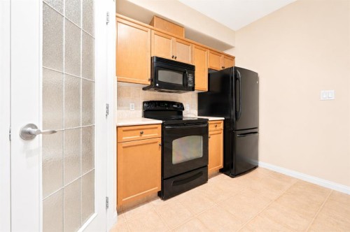 327-201 River Ridge Drive Nw, Medicine Hat, AB - Indoor Photo Showing Kitchen