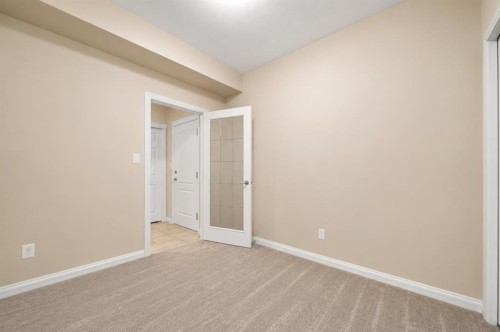 327-201 River Ridge Drive Nw, Medicine Hat, AB - Indoor Photo Showing Other Room