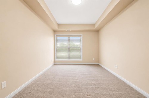327-201 River Ridge Drive Nw, Medicine Hat, AB - Indoor Photo Showing Other Room