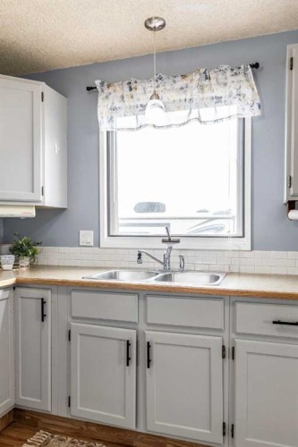 910 7 Street Se, Redcliff, AB 