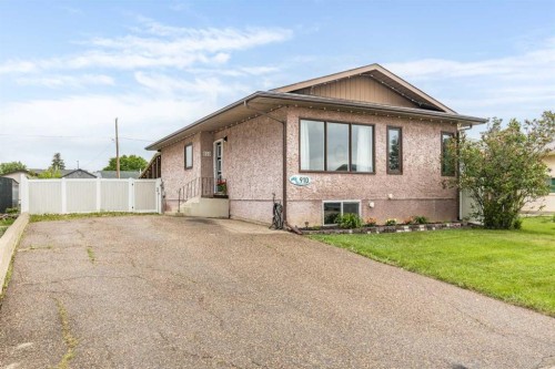 910 7 Street Se, Redcliff, AB 