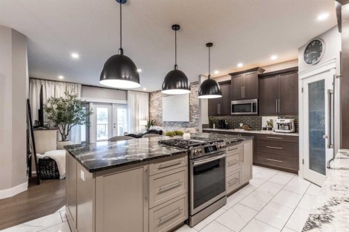 936 Maskell Place Se, Redcliff, AB - Indoor Photo Showing Kitchen With Upgraded Kitchen