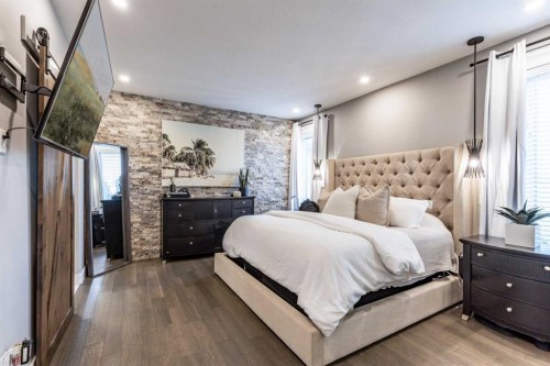 936 Maskell Place Se, Redcliff, AB - Indoor Photo Showing Bedroom