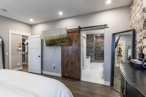 936 Maskell Place Se, Redcliff, AB - Indoor Photo Showing Bedroom