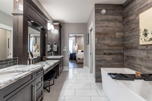 936 Maskell Place Se, Redcliff, AB - Indoor Photo Showing Bathroom