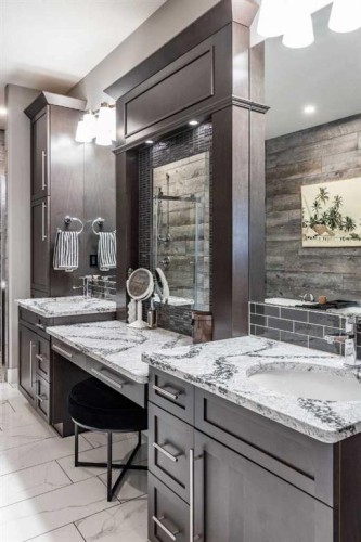 936 Maskell Place Se, Redcliff, AB - Indoor Photo Showing Bathroom