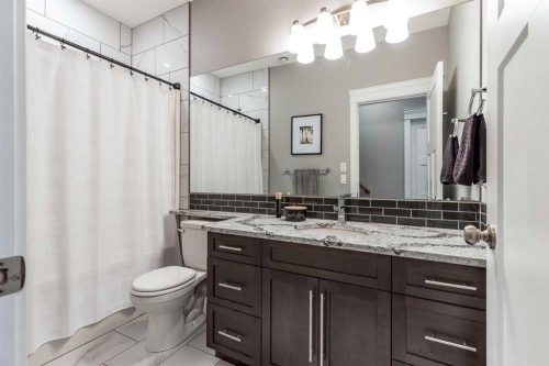 936 Maskell Place Se, Redcliff, AB - Indoor Photo Showing Bathroom