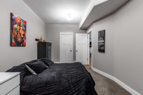 936 Maskell Place Se, Redcliff, AB - Indoor Photo Showing Bedroom