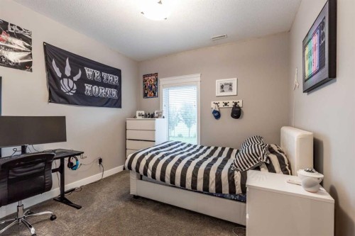 936 Maskell Place Se, Redcliff, AB - Indoor Photo Showing Bedroom