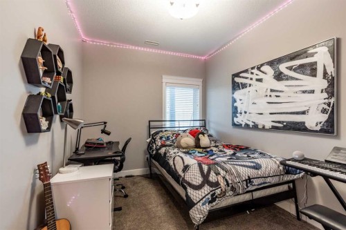 936 Maskell Place Se, Redcliff, AB - Indoor Photo Showing Bedroom