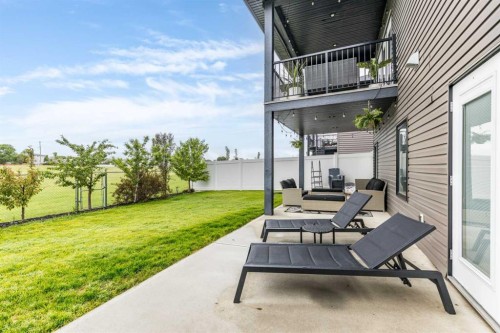 936 Maskell Place Se, Redcliff, AB - Outdoor With Exterior