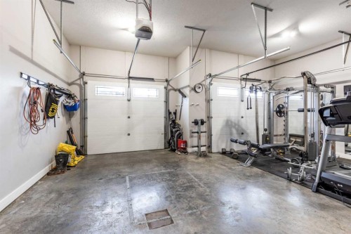 936 Maskell Place Se, Redcliff, AB - Indoor Photo Showing Garage