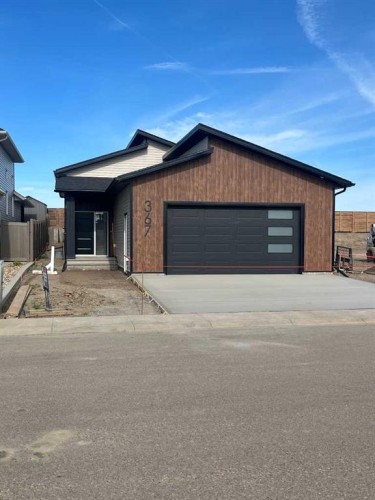367 Sterling Crescent SE Medicine Hat, AB T1B 0P6