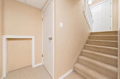 107 Sprague Way Se, Medicine Hat, AB - Indoor Photo Showing Other Room