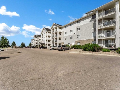 215-1648 Saamis Drive NW Medicine Hat, AB T1C 4X1