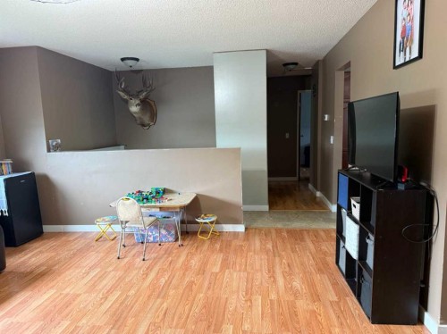 302 5 Avenue West, Burdett, AB 