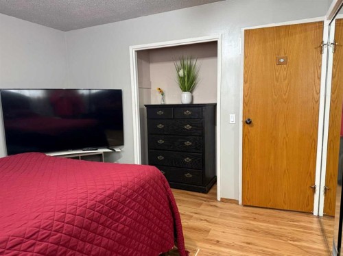 302 5 Avenue West, Burdett, AB 