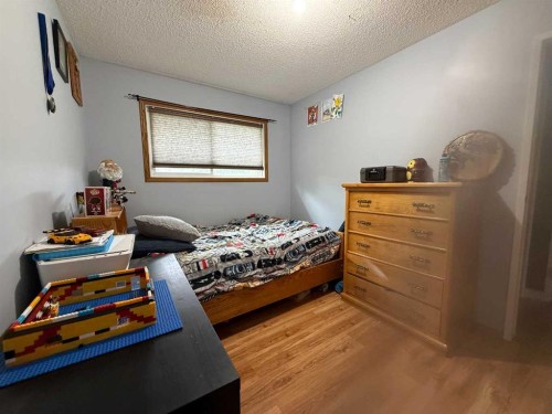 302 5 Avenue West, Burdett, AB 