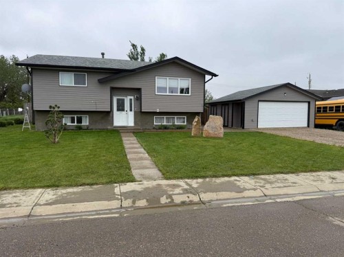 302 5 Avenue West, Burdett, AB 