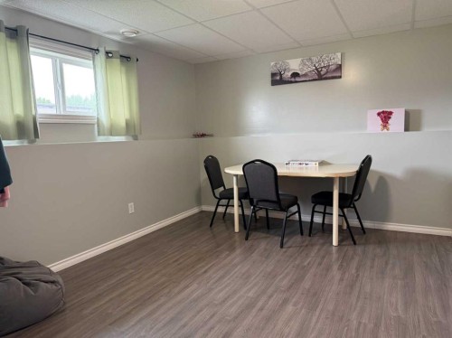 302 5 Avenue West, Burdett, AB 