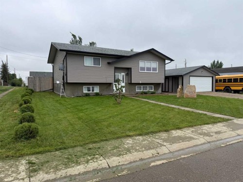 302 5 Avenue West, Burdett, AB 