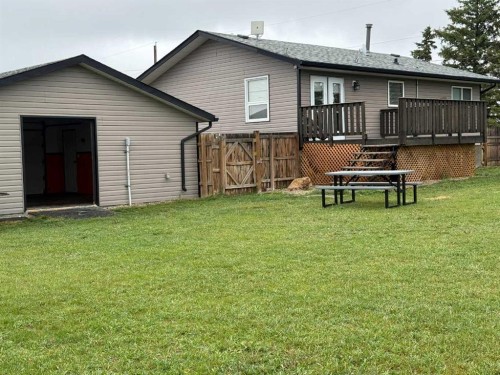302 5 Avenue West, Burdett, AB 