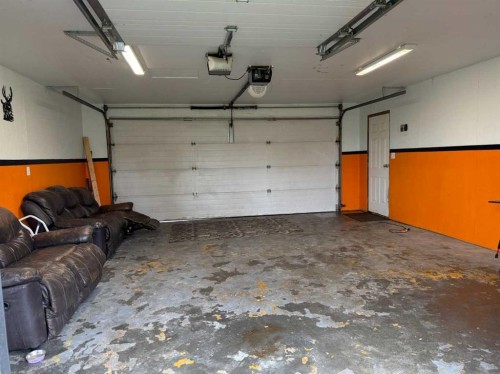 302 5 Avenue West, Burdett, AB 