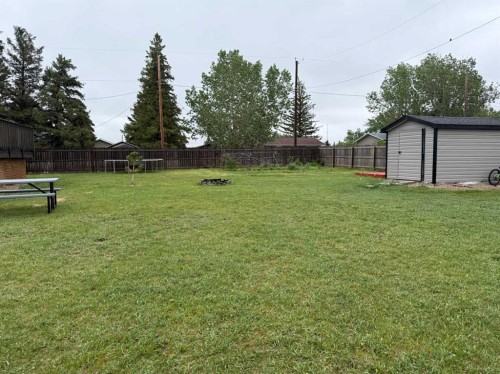 302 5 Avenue West, Burdett, AB 