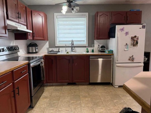 302 5 Avenue West, Burdett, AB 